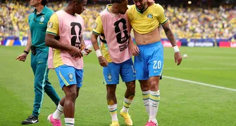 Paquetá se lesiona e pode abrir espaço para herói Martinelli