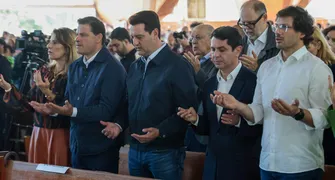Pré-candidatos marcam presença em missa do padroeiro