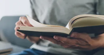 Quase metade dos brasileiros considerada compra de livro um investimento