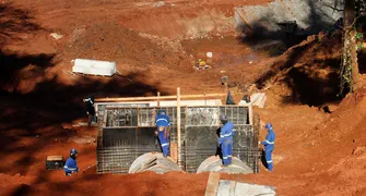 Revitalização progride no Córrego Água Fresca