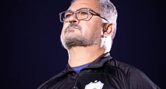 Sinal de alerta ganha força no Londrina após goleada em casa