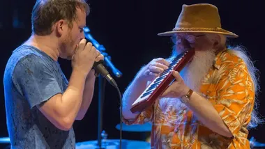 Gabriel Grossi e Hermeto Pascoal em apresentação