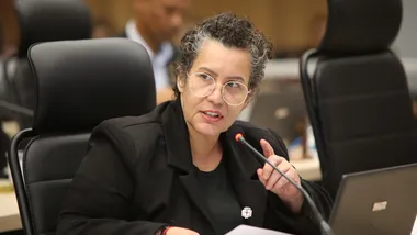 Para que o mandato de Anne Moraes seja cassado, serão necessários os votos favoráveis de dois terços dos vereadores, o equivalente a 13 parlamentares