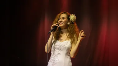 Keidma Juliana: show com repertório de Gal Costa marcado pela presença de corpo e voz