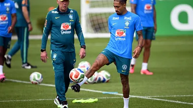 Raphinha é um dos oito remanescentes do time do Mundial de 2022 escolhidos por Carlo Ancelotti para buscar o hexa