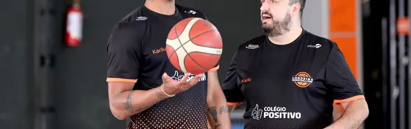 Imagem ilustrativa da imagem Estrelas do NBB fazem clínica de basquete em Londrina