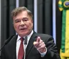 Alvaro Dias abre mão de candidatura ao Senado