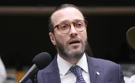 Filipe Barros é multado por impulsionar vídeos contra Gleisi