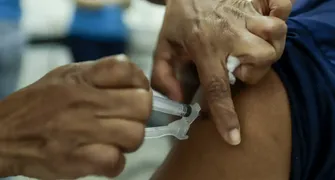 Cardiologistas recomendam vacinação como estratégia para prevenir infartos