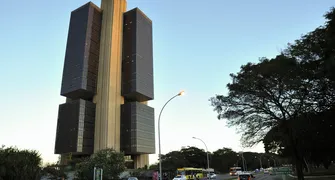 Copom reduz Selic para 14% e mantém cautela com inflação