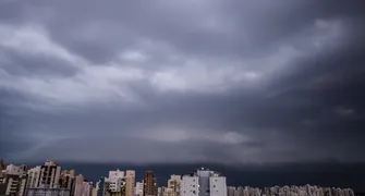 Defesa Civil alerta para temporais com ventos fortes no Paraná