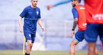 Elogiado na chegada, reforço pouco joga e técnico explica motivo