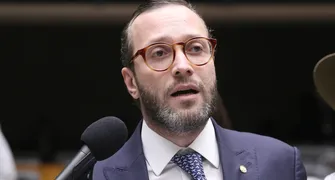 Filipe Barros é multado por impulsionar vídeos contra Gleisi