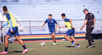 Londrina mira entrosamento do time para tentar se salvar