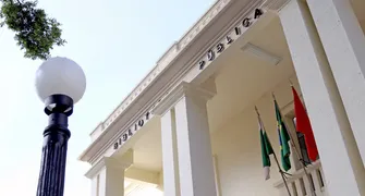 Obras obrigatórias do vestibular da UEL são discutidas na Biblioteca