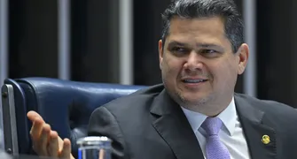 PECs do fim da escala 6x1 e da segurança pública chegam à CCJ do Senado