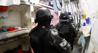 Polícia Penal e PM realizam operação na Penitenciária de Londrina