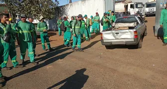 Trabalhadores paralisam coleta de lixo em Londrina e Ibiporã