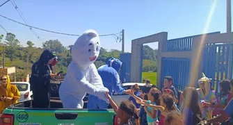 Zé Gotinha percorre Rolândia e chama população para multivacinação