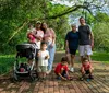 Famílias aproveitam o feriado do Dia das Crianças no Parque Arthur Thomas