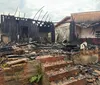 Incêndio destrói casa de madeira construída em 1940 na Vila Casoni