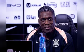 Seedorf chega ao Corinthians e chama elenco de 'leão ferido'