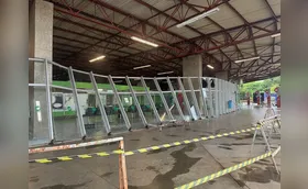 Temporal derruba estrutura de vidro na Rodoviária de Londrina