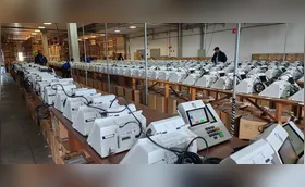 Urnas recebem dados e começam a ser lacradas no Paraná