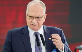 Fachin dá 5 dias para Mendonça e Gonet responderem acusação de Moraes