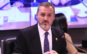 Flavio Dino determina reintegração de Andrei ao comando da PF
