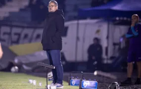 Micale critica arbitragem e lamenta gol sofrido pelo Londrina
