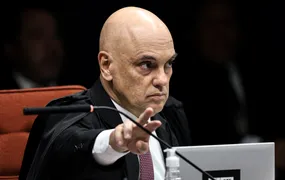 Moraes pede investigação contra André Mendonça e acusa colega de abuso de autoridade