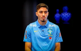 Seleção se apresenta com caras novas e velhos conhecidos
