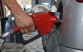 Tributos da gasolina são zerados e subsídios a combustíveis, ampliados