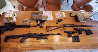 Advogado é preso por posse irregular de armas de fogo e munições