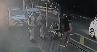Bebê de 30 dias engasga com leite e é salvo por policial militar