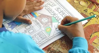 Campanha arrecada material escolar para crianças do Flores do Campo