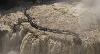Cataratas do Iguaçu está com vazão dez vezes acima da média histórica