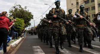 Desfile do 7 de Setembro atrai milhares de londrinenses