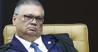 Dino e Zanin votam para julgar Moraes e Mendonça na mesma sessão