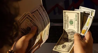 Dólar dispara 8,36% e Bolsa tem maior queda desde 2020