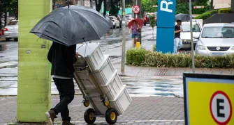 Excesso de chuva prejudica setores do comércio em Londrina