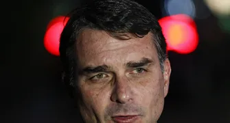 Flávio Bolsonaro e família usaram avião de Daniel Vorcaro