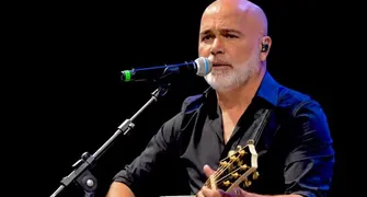 Helicóptero com cantor Rick desaparece em SC