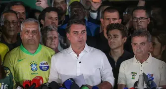 Investigações contra Flávio continuam no STF mesmo após fuga