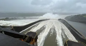 Itaipu abre segunda calha do vertedouro nesta terça