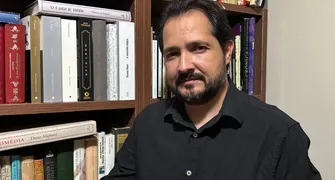Livro traduzido por Ronald Costa é finalista do Prêmio Jabuti