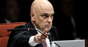 Moraes pede investigação contra André Mendonça e acusa colega de abuso de autoridade