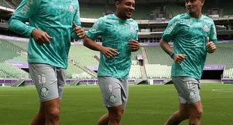 Palmeiras e Corinthians se enfrentam em momentos opostos