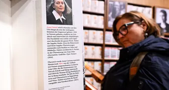 Poeta canadense ganha o Prêmio Nobel de Literatura